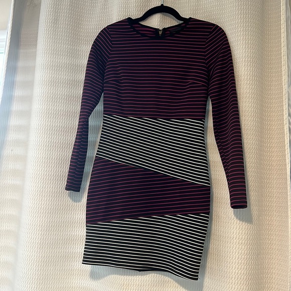 202. NWOT- magenta/black/white very flattering scuba dress - Picture 1 of 3